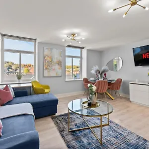 https://stunning-executive-apartment-10-mins-from-leeds.yorkshirehotels.net